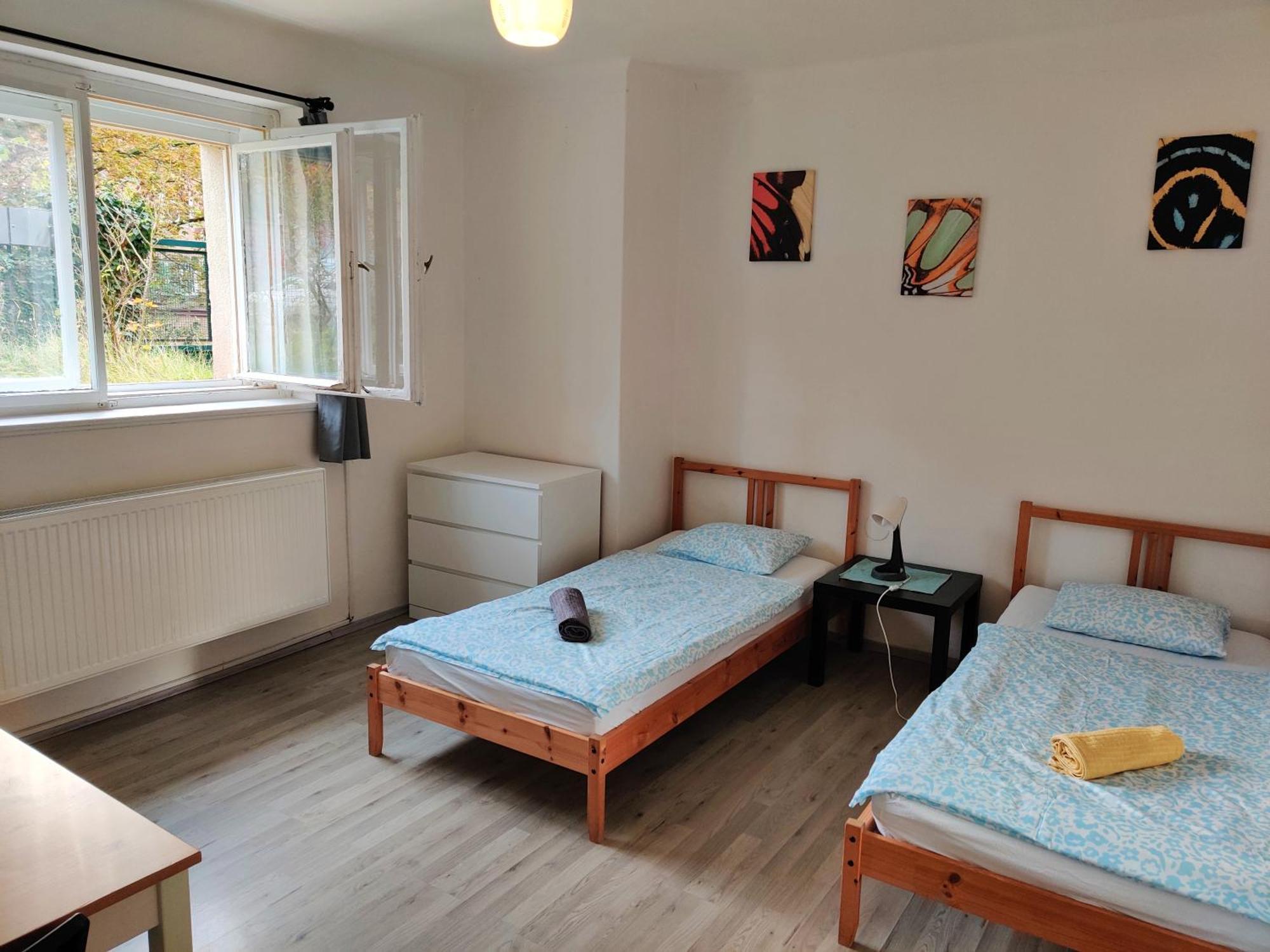 In House With Private Parking And Garden Gasthuis Praag